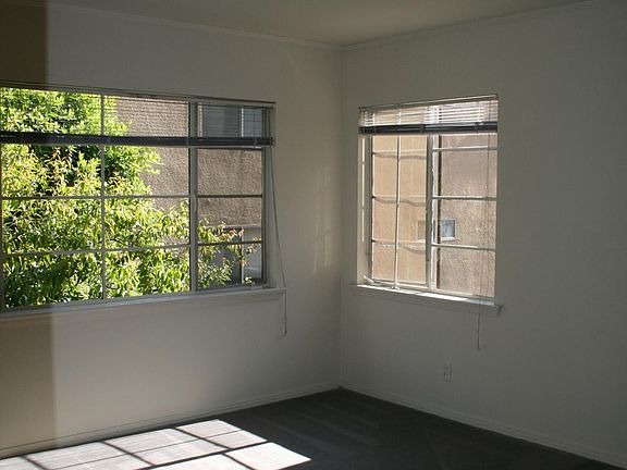 4th image of 550.5 Kelton Ave