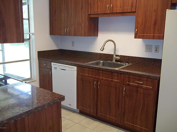 4th image of 880 Loretta Dr