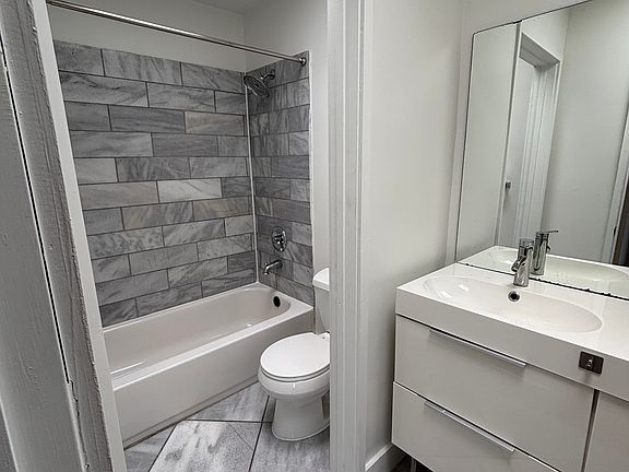 5th image of 843 Robinson St