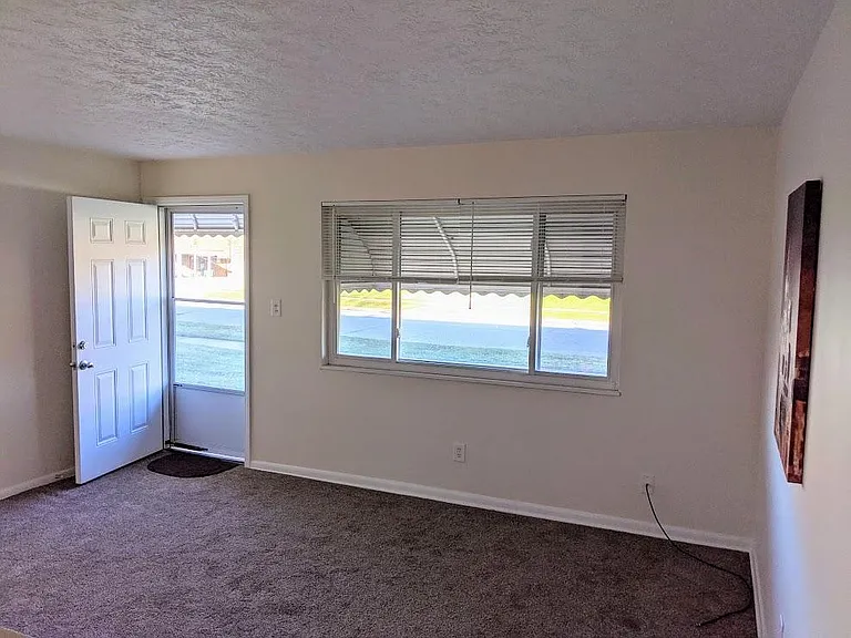 1592 Ridgewick Dr — Photo 3