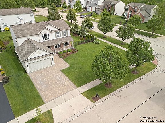 3rd image of 3100 Drury Ln