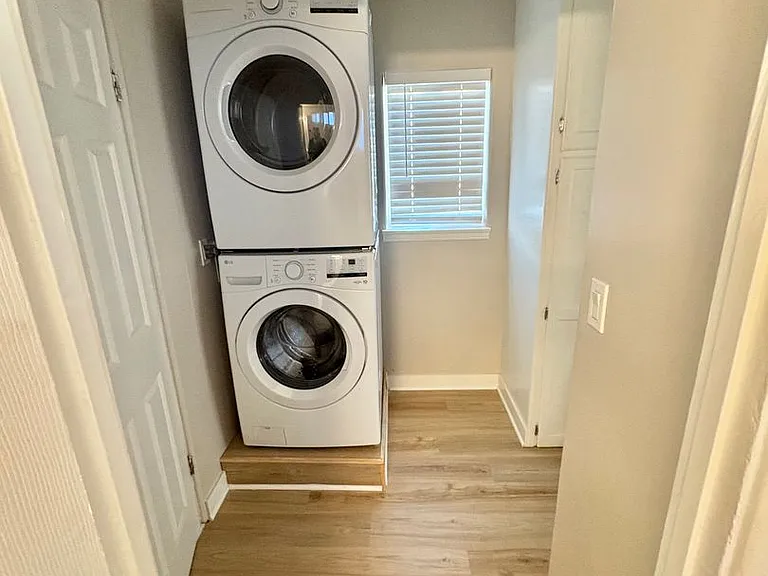 527 Hyde Park Blvd — Photo 25