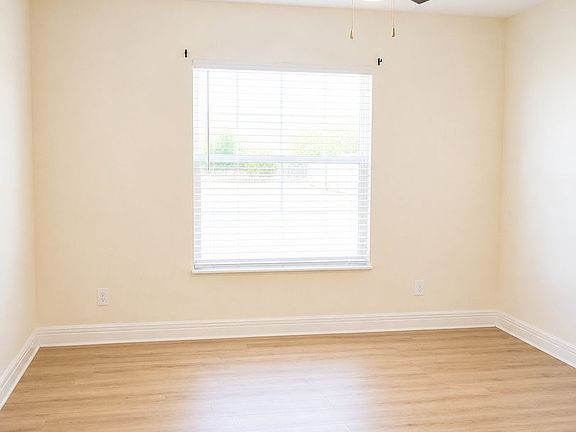 4th image of 1118 Nelson Rd N