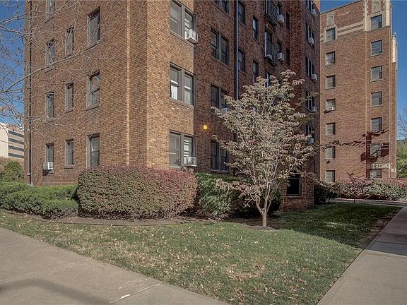 3rd image of 807 W 48th St APT 404