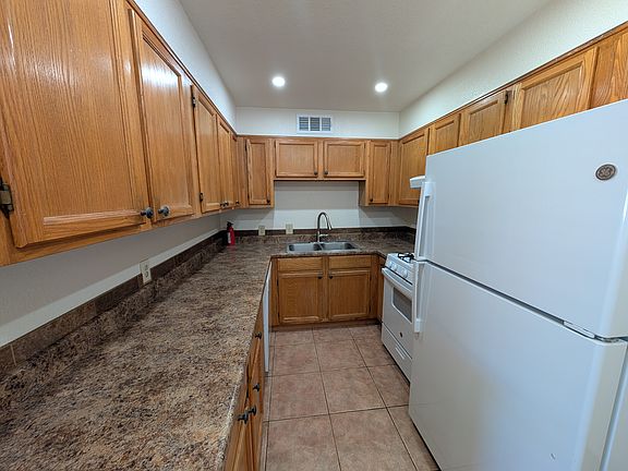 2nd image of 810 W 12th St
