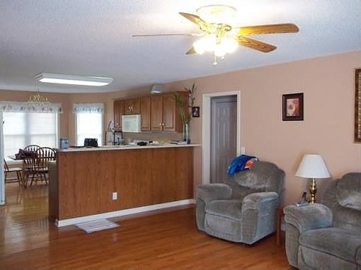 2nd image of 105 Henrys Ln