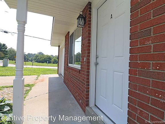 2nd image of 1445 Woodland Dr APT A