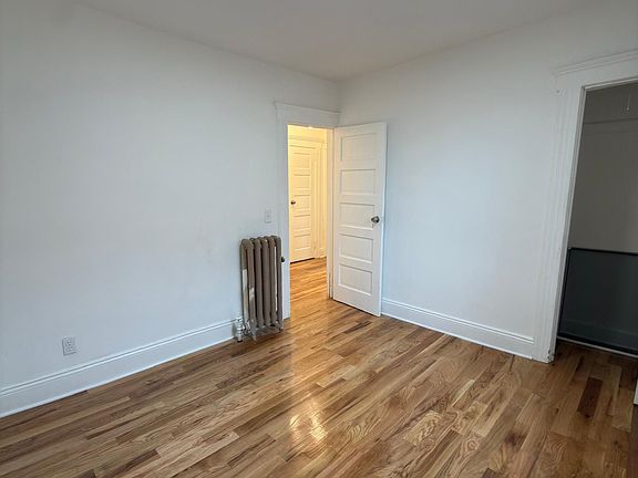 3rd image of 321 W 1st Ave