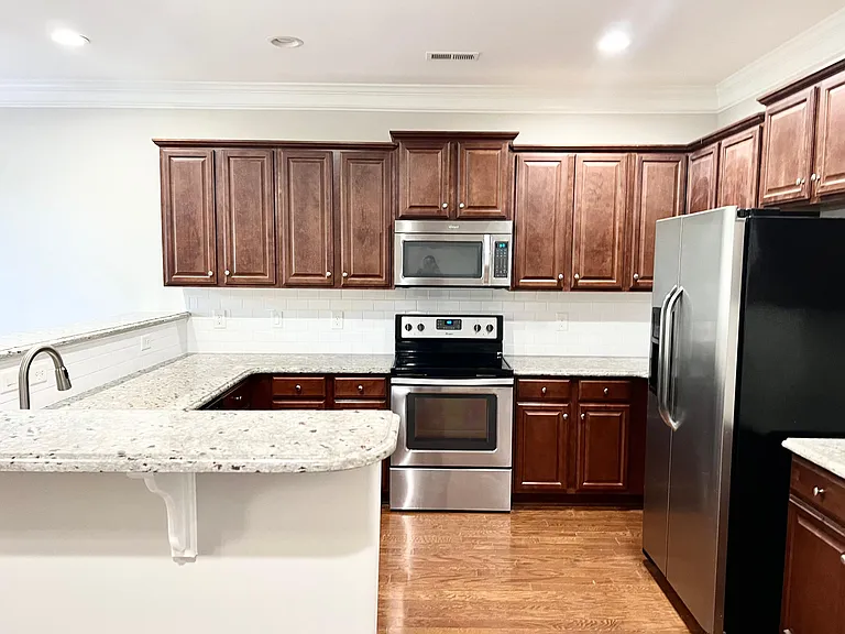 705 Piedmont Crossing Dr — Photo 4