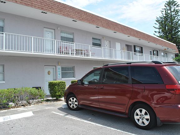 3rd image of 1245 Carlton Court #202