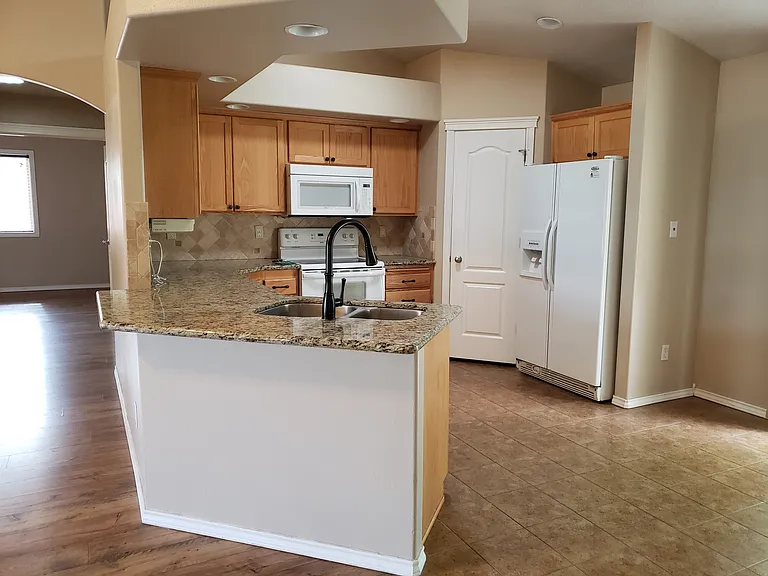 4228 E Stonebridge Dr — Photo 3