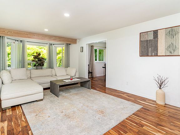 5th image of 2726 Pioneer Way E