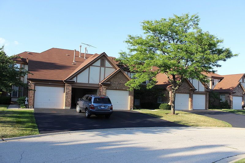1st image of 271 Green Knoll Ln