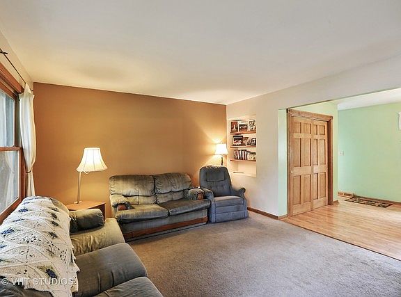 3rd image of 11517 Douglas Ave