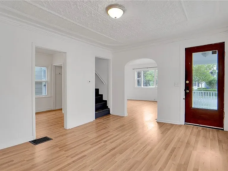 46 Caroline St — Photo 2