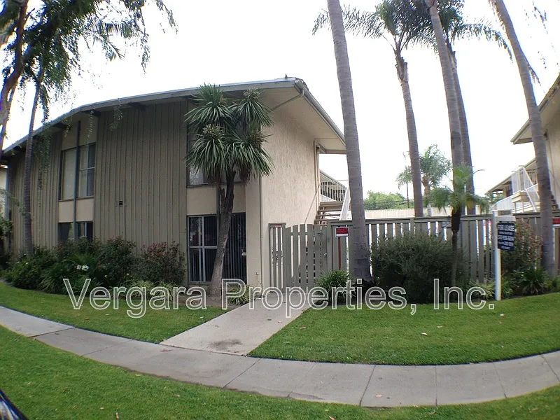 1 bed, 1.0 bath, 650 sqft, $1,995 — Photo 2