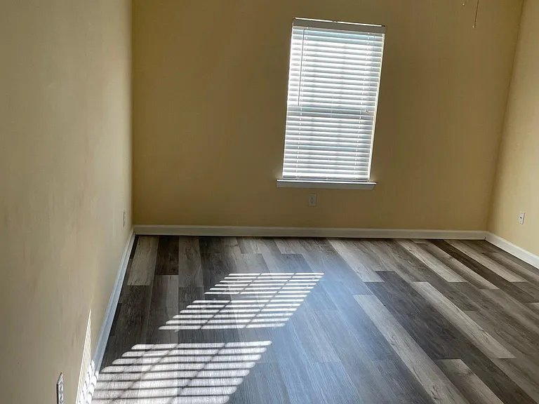 655 Brook Trl — Photo 15