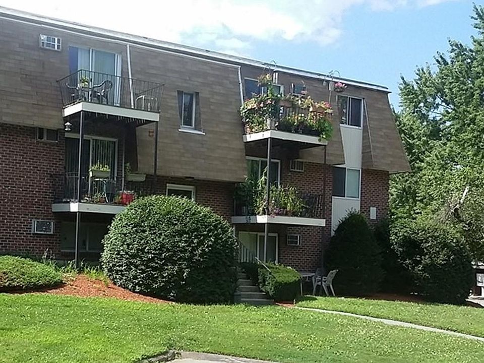 Exterior / Entrance