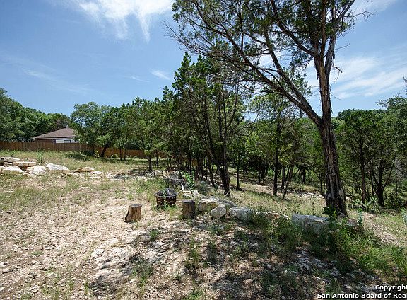 4th image of 351 Nancy Dr