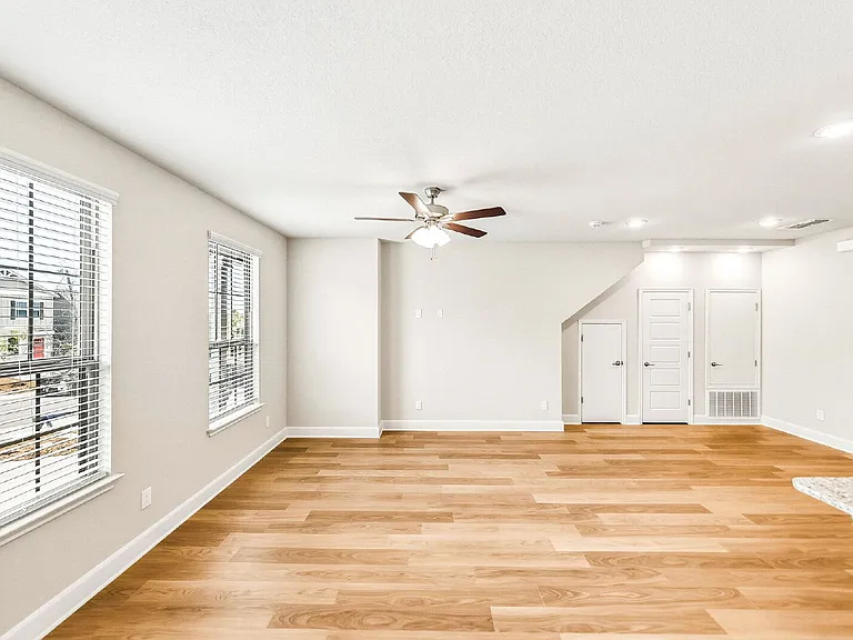 7215 Magnolia Vlg #101 — Photo 6