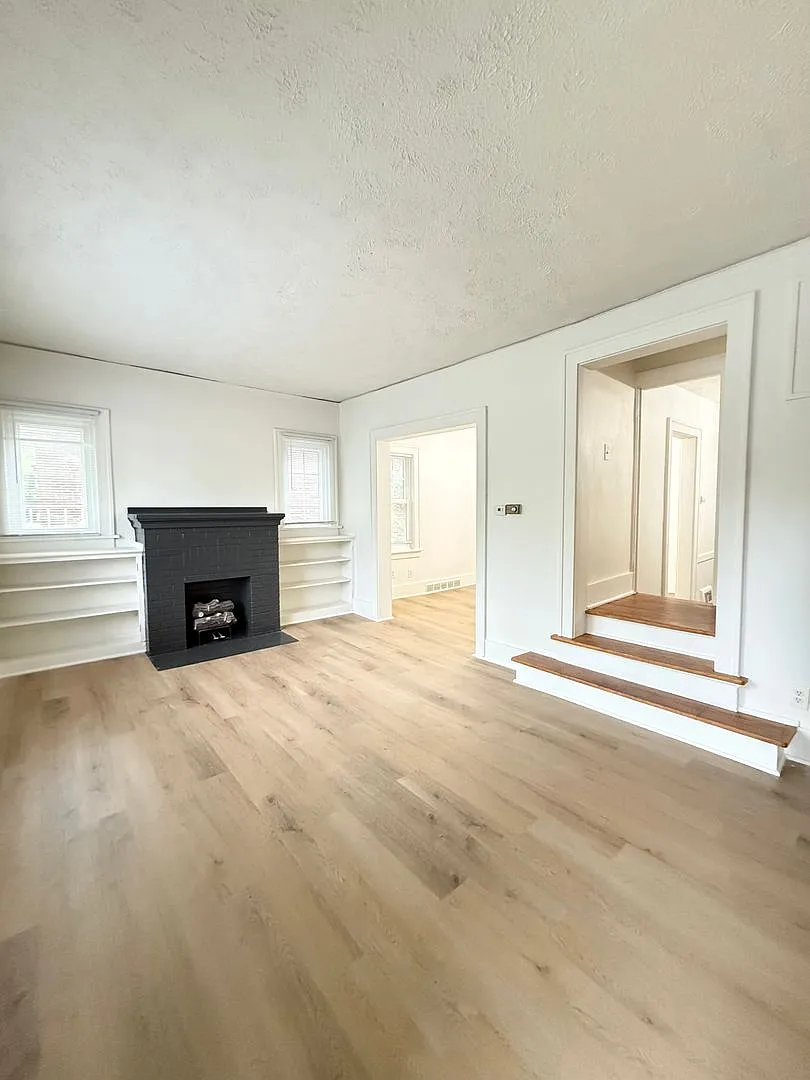 Available Now! Midtown 4 Bedroom Townhome — Photo 1