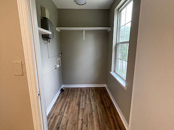 5th image of 2717 Folts Dr APT 203