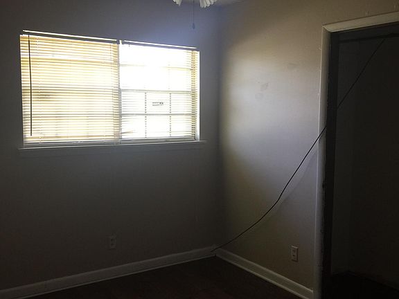 3rd image of 4224 Fairwood Dr
