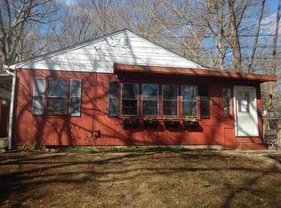 27 Pilling St, Norwich, CT 06360