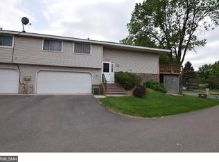 1420 Oak Leaf Ln, Burnsville, MN 55337