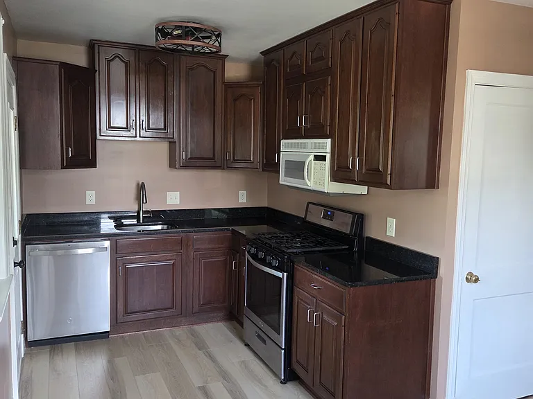 4707 Somerset Rd — Photo 3