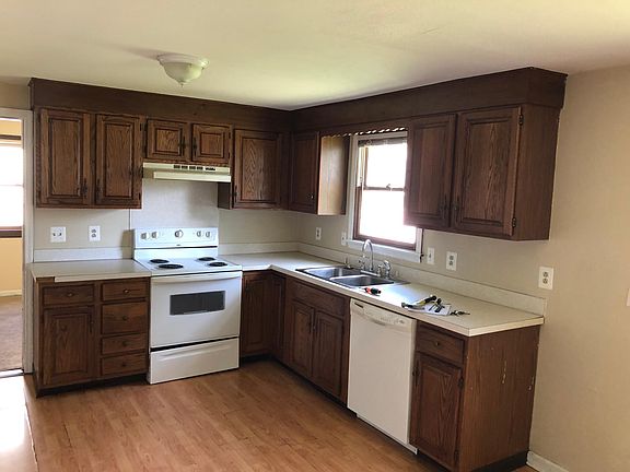 3rd image of 7593 Winterhaven Dr