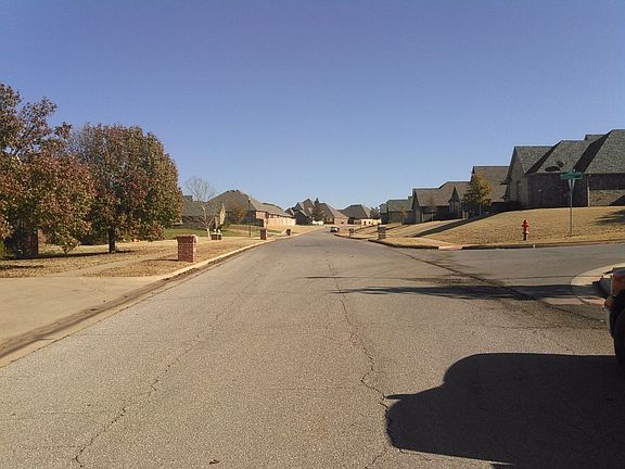 4th image of 605 SW 153rd St