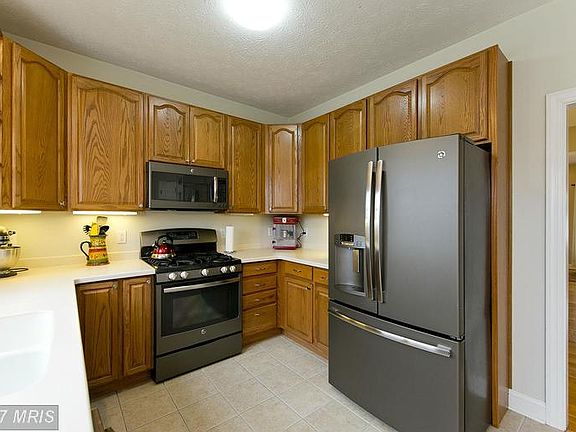 2nd image of 123 Laredo Ct