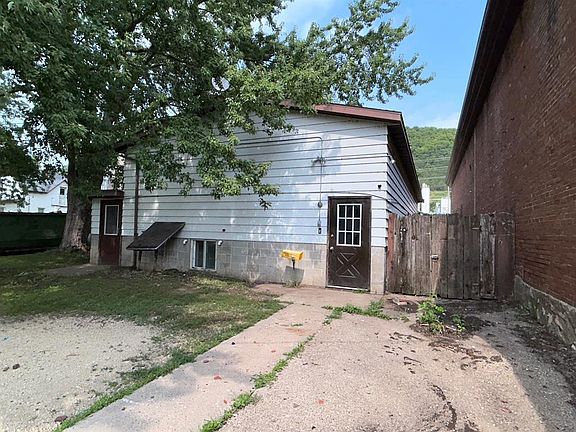 4th image of 105 N Main Street