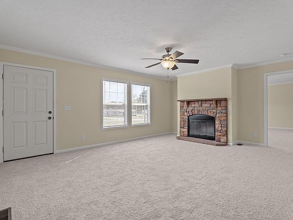 3rd image of 862 Cheves Rd