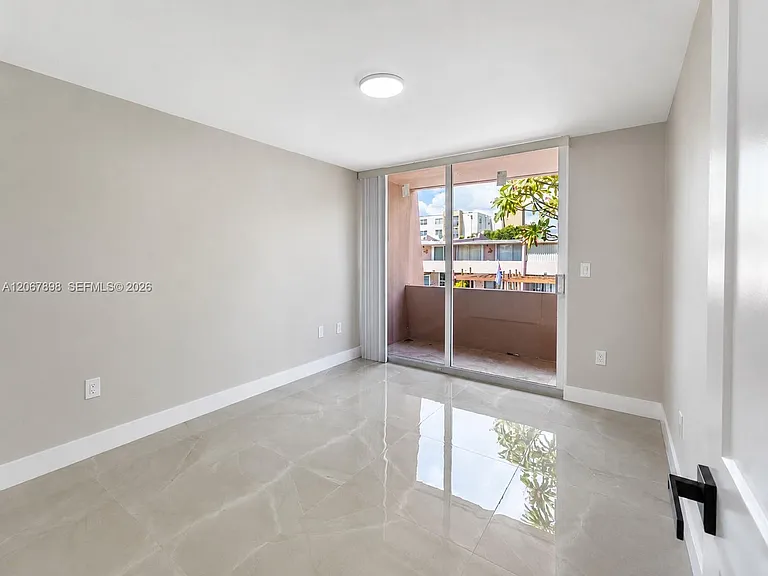14124 Kendale Lakes Cir #14124 — Photo 35