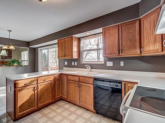 4th image of 3049 Wolf Creek Way
