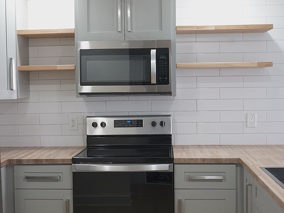 4th image of 10425 SW 112th Ave APT 215
