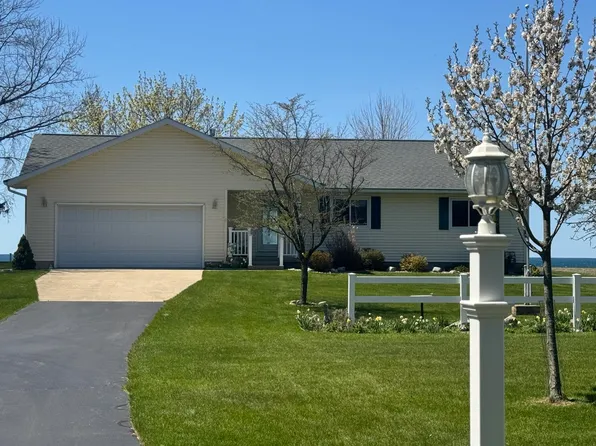 2512 Red Apple Rd, Manistee, MI 49660