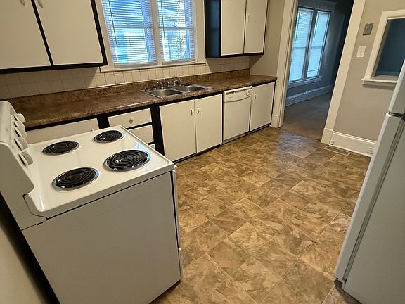 5th image of 916 Dillard St