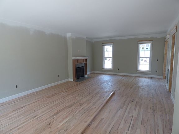 4th image of 108 E Enterprise St