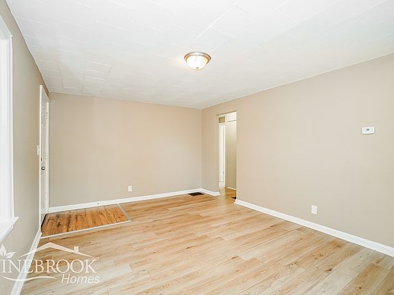 5th image of 2430 Lexington Ave