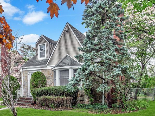 584 Adams Avenue, West Hempstead, NY 11552