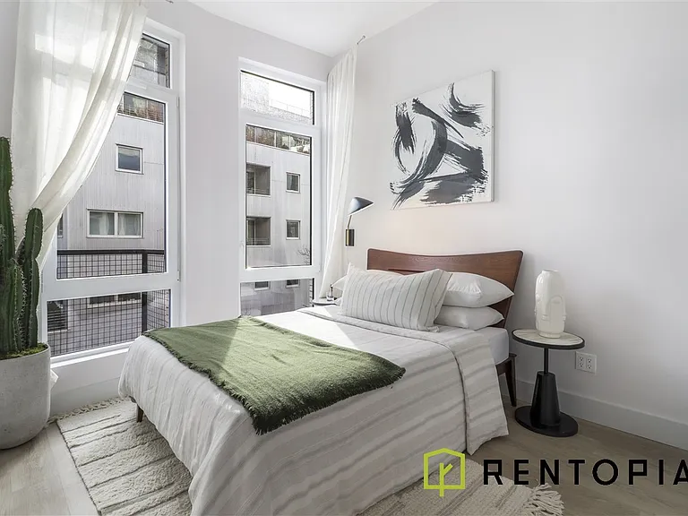 74 N 1st St #5F — Photo 4