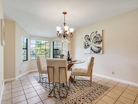 4th image of 944 Knollfield Way
