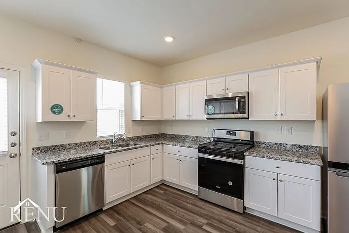 3 bed, 2.0 bath, 1200 sqft, $1,630 — Photo 4