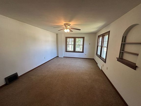 4th image of 809 11th St