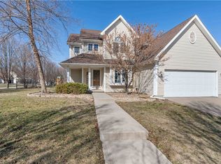 9815 Newport Vista Dr, Johnston, IA 50131