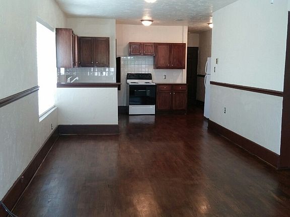 Living/Kitchen area