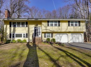 16 Appletree Ln, Walpole, MA 02081